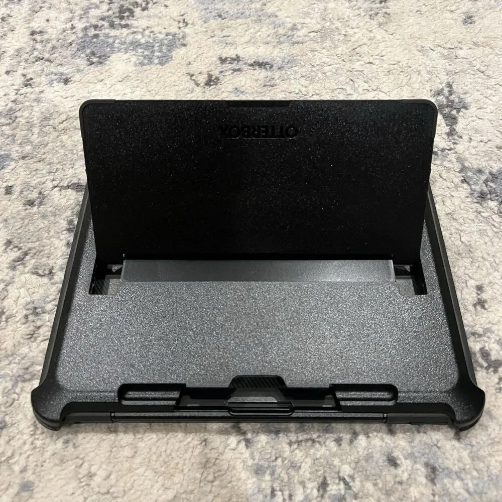 NEW OtterBox Defender Pro Tablet Case for Apple iPad Pro  13” M4 77-95232 Black